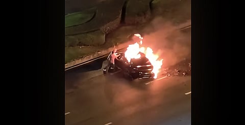 VIDEO: Muere conductor calcinado tras falla en puertas de auto Xiaomi SU7 en China