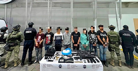 Detienen ocho con armas y droga tras persecución en Puruándiro, Michoacán