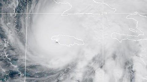 Huracán Melissa azota Jamaica como categoría 5; es la tormenta del siglo