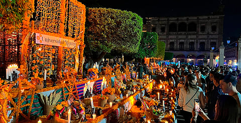 Gran afluencia turística en Morelia, previo a la celebración de Día de Muertos