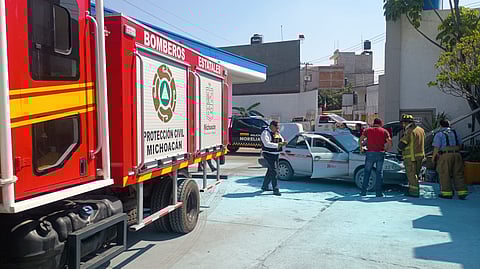 Se incendia vehículo en distribuidor vial Xangari de Morelia; no hubo personas lesionadas