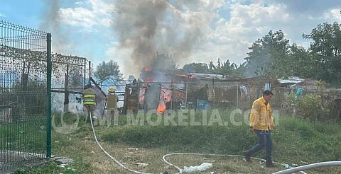 Incendio destruye casa de madera en la colonia Nueva Valladolid de Morelia