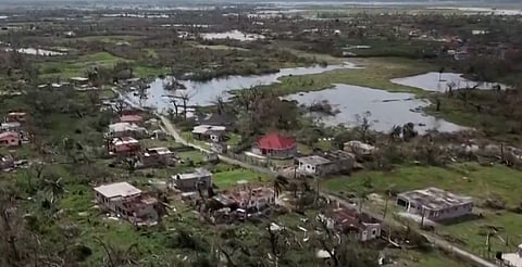México ofrece apoyo a connacionales tras paso del huracán Melissa en el Caribe