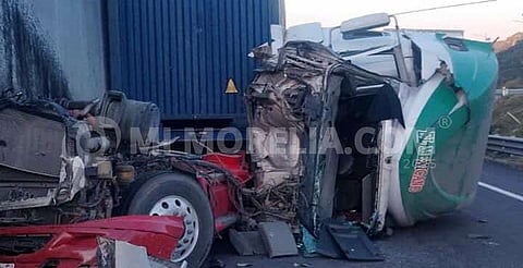 Tráiler choca contra tractocamión en la Pátzcuaro-Cuitzeo