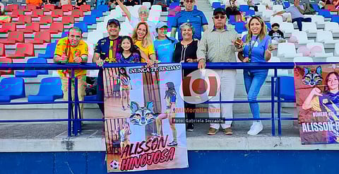 A los 15 años, Alison busca llegar a Primera; su familia la apoya con matraca, lona y corazón