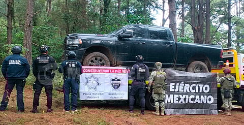 Hallan 11 artefactos explosivos y vehículos en zona boscosa de Salvador Escalante