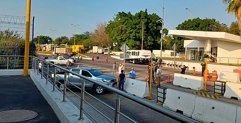 Productores de arroz bloquean la caseta de Santa Casilda, en la Siglo XXI