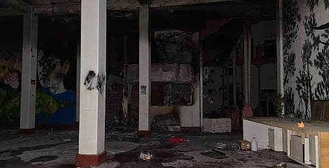 Palacio Municipal de Apatzingán cierra tras daños por manifestantes; reubican trámites