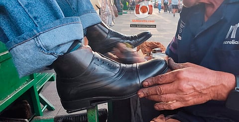 Entre gas pimienta y clientes ausentes, boleros resisten protestas en el Centro Histórico de Morelia