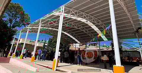 Ayuntamiento de Morelia inaugura techumbre en primaria; para este año se instalarán 7