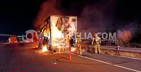 Atienden incendio de tractocamión en la Autopista de Occidente; no hubo lesionados