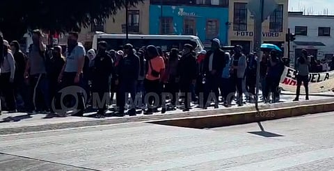 Normalistas marchan rumbo al Centro Histórico de Morelia