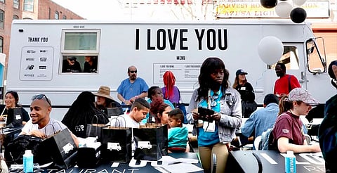 “I Love You Restaurant” busca alimentar a personas sin hogar