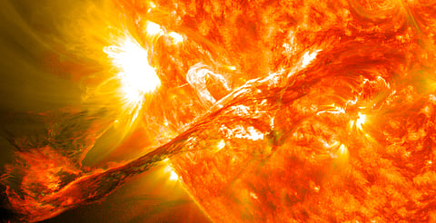 Tormenta solar mantiene intensidad severa pero comenzará a disiparse esta noche, reporta NOAA