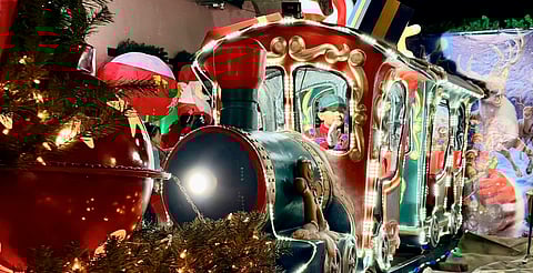 ¡Tlalpujahua se llena de magia! Desfiles navideños encantan este diciembre