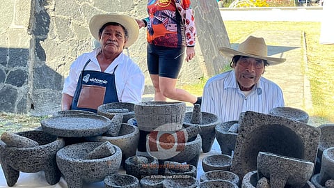 La Feria del Molcajete de San Nicolás Obispo inicia con 8 mil piezas y un llamado a valorar el trabajo artesanal
