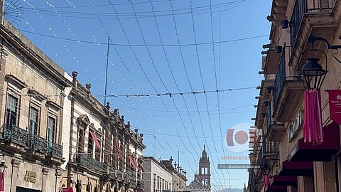 Avanzan trabajos de iluminación y decoración navideña en Morelia