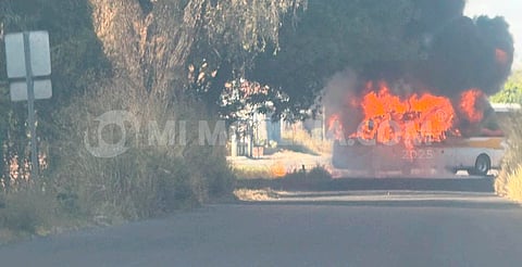 Reportan bloqueos y quema de vehículos en carreteras de Michoacán
