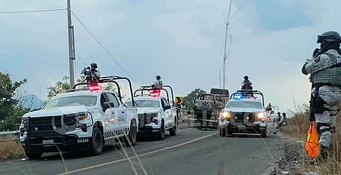 Comuneros bloquean carretera en Santa Fe tras muerte de joven por bala perdida