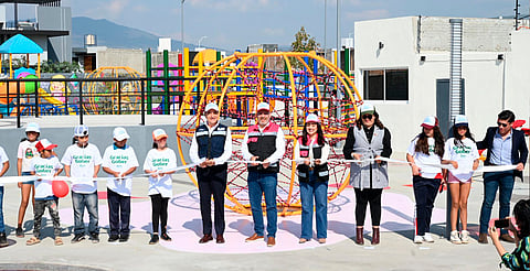 Gobernador y alcalde entregan nuevo parque infantil en Zamora