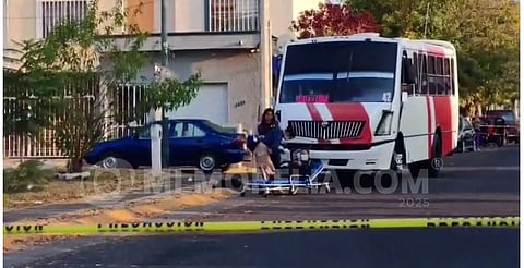 Atacan a balazos camión de pasajeros en Morelia; hay un muerto y 3 heridos, reportan