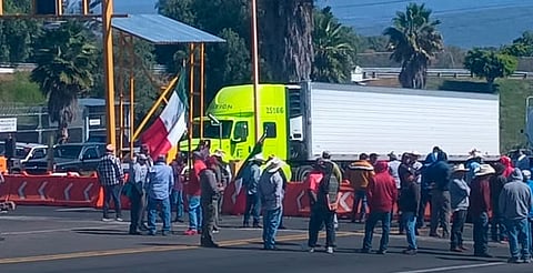 ¿Vas a viajar? Campesinos y transportistas paralizarían el país con bloqueos