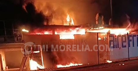 Incendio consume bodega de aires acondicionados en Tierra Caliente