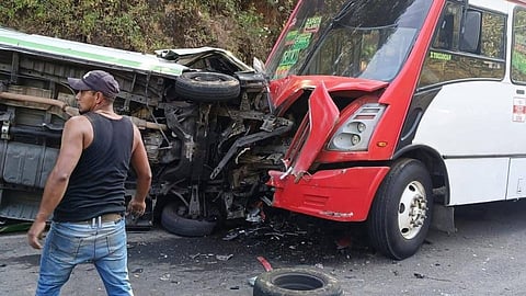 Peregrinos chocan y hay 2 muertos, en Edomex