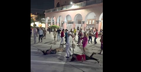 VIDEO: Señoras de Apatzingán bailan “La Iguana” y se roban el show con sus pasos