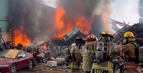 VIDEO: Voraz incendio se registra en almacén de chatarra, en Uruapan