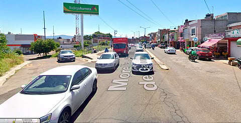 Tráiler derriba postes y deja sin luz zona de Torreón Nuevo; CFE ya lo atiende