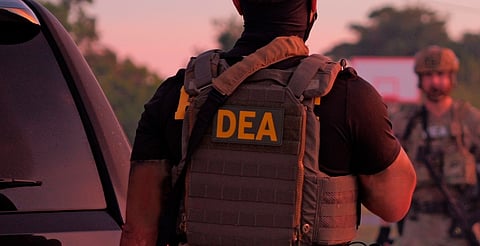 Exfuncionario de la DEA habría negociado armas y lavado con supuesto miembro del CJNG