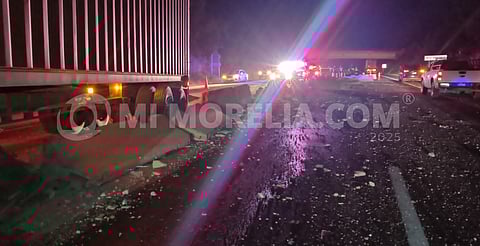 Tracto camiones protagonizan aparatoso choque en la Siglo XXI