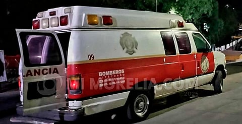 Mujer joven tras ser baleada por agente de Tránsito en Zitácuaro; ya investigan