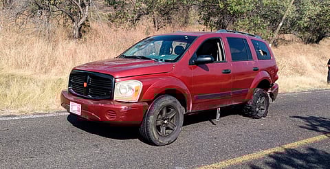 Asegurada camioneta relacionada en la agresión a policías municipales de Apatzingán
