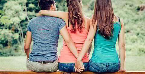 El sitio aclara que todo es ficticio… ¿será?...