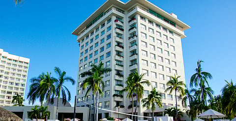 Trabajadores del Hotel Emporio Ixtapa levantan huelga tras lograr aumento salarial