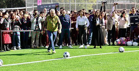Con inversión de 10 mdp, inaugura Bedolla canchas de fútbol 7 en Secundaria 2 de Morelia