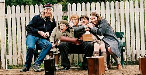 A dos décadas de Narnia, los hermanos Pevensie se reencuentran en Londres