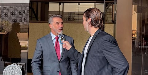 El objetivo del conductor de Proyecto Escolar era claro: incomodar a los políticos