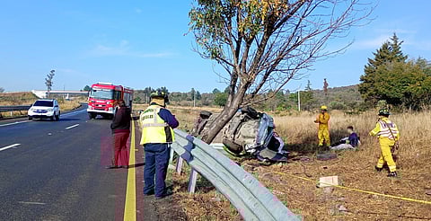 Volcadura deja dos lesionados en la carretera Morelia–Pátzcuaro