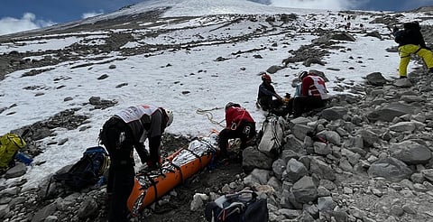 ¡Salvan vidas! Rescatan a 12 alpinistas extraviados en el Pico de Orizaba