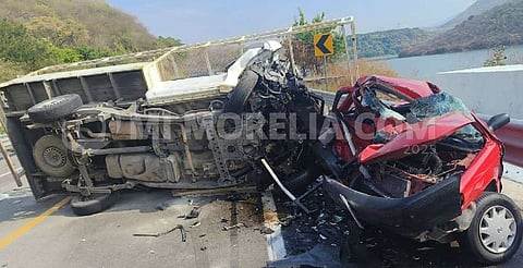 Choque en la Siglo XXI deja un muerto y un herido