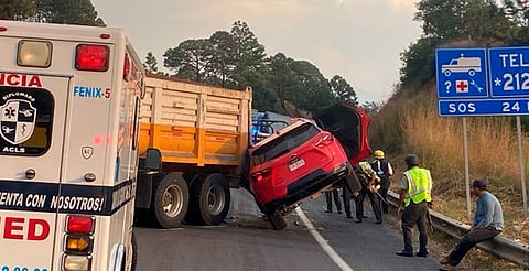 Choque en la Pátzcuaro-Lázaro Cárdenas; hay paso alterno habilitado