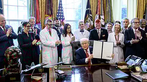 Trump firma orden para reclasificar la marihuana: da paso a uso médico más accesible