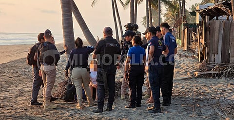 Hallan cuerpo en Ixtapa; podría ser el joven que fue arrastrado por el mar tras rescatar a su amiga