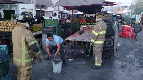 Estalla pirotecnia en el tianguis de la avenida Pedregal en Morelia
