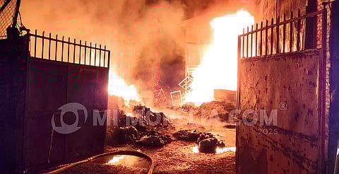 Arde recicladora de plástico en Uruapan