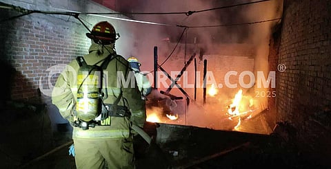Noche de incendio en Morelia: habitación arde en Torreón Nuevo