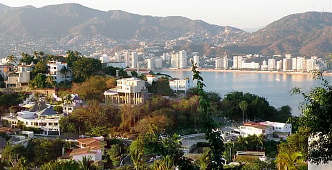 Claudia Sheinbaum vacaciona en Acapulco y llama a visitar el puerto